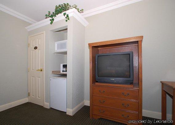 Comfort At Northwest Expressway 3*