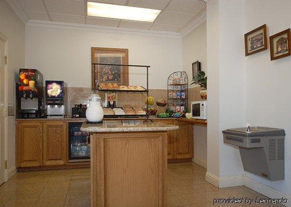 Hotel Comfort At Northwest Expressway