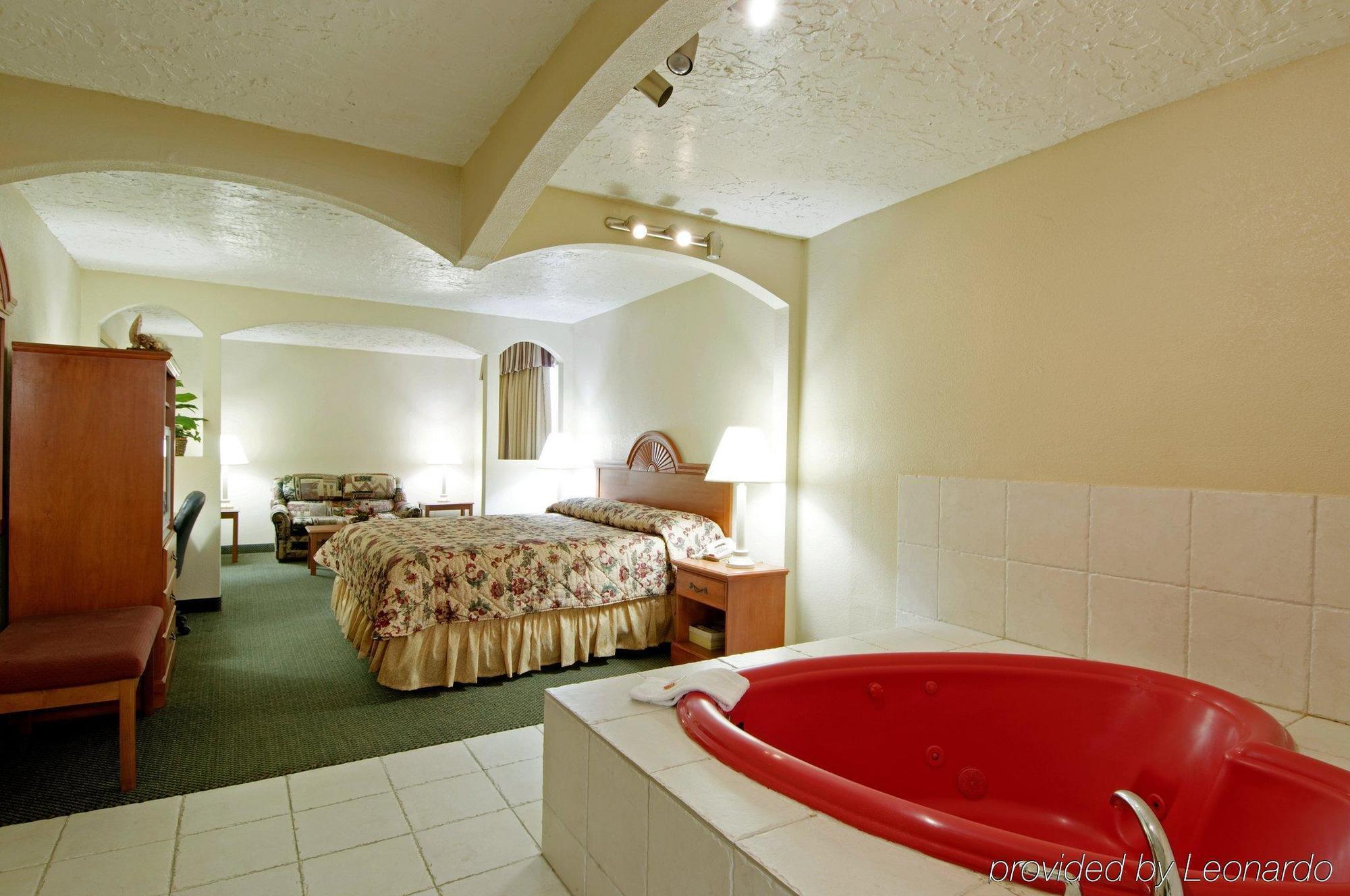 Econo & Hotel 3*