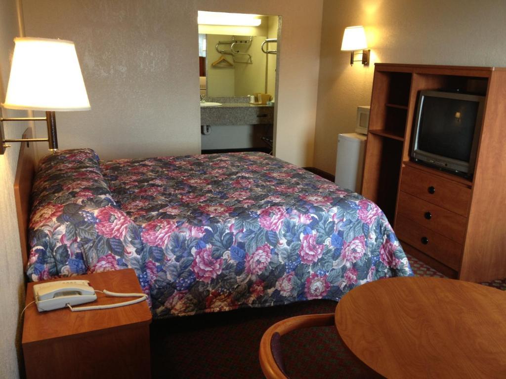 Hospitality Motel 2*