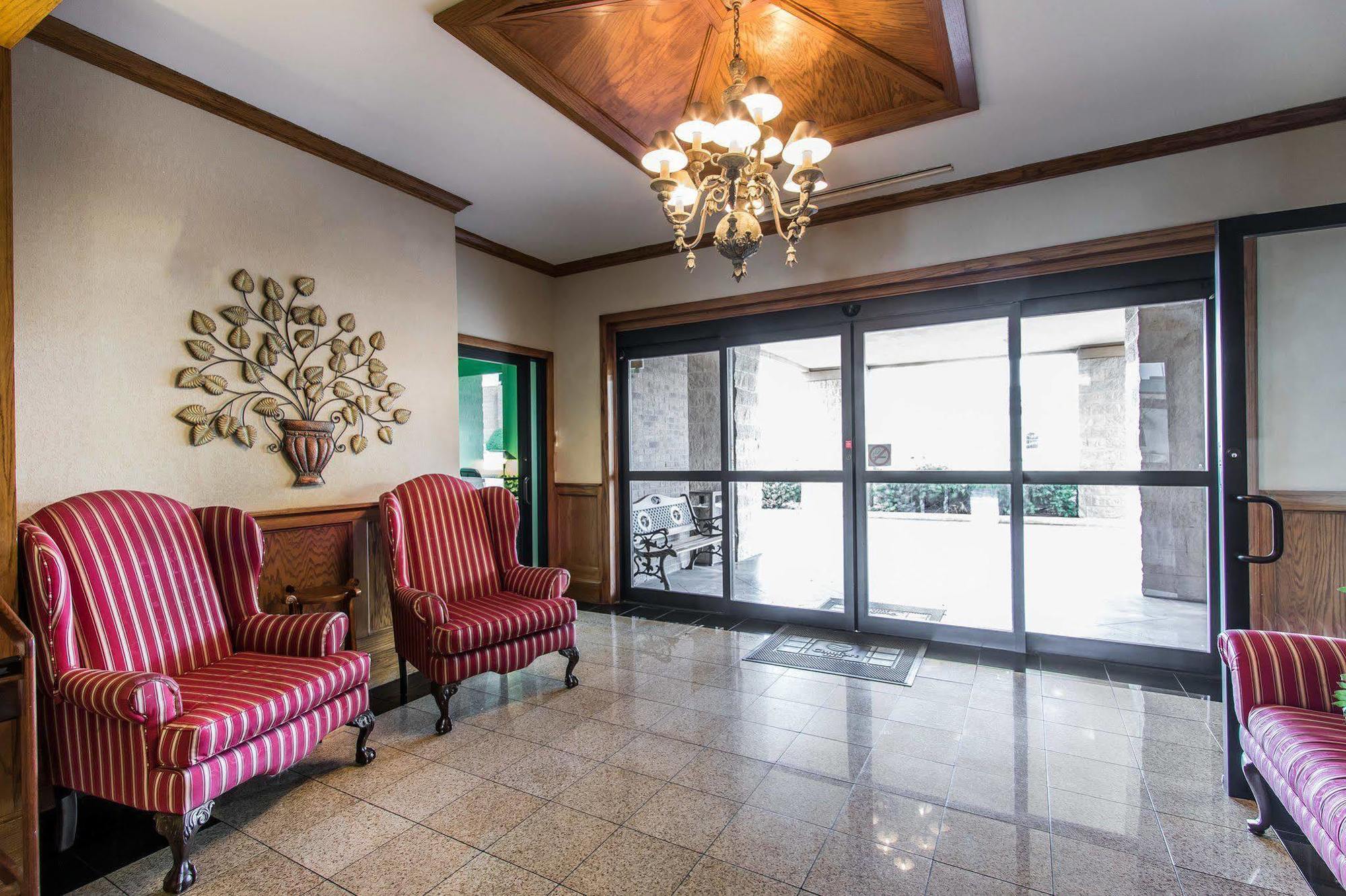 Hotel Comfort At Northwest Expressway 3*
