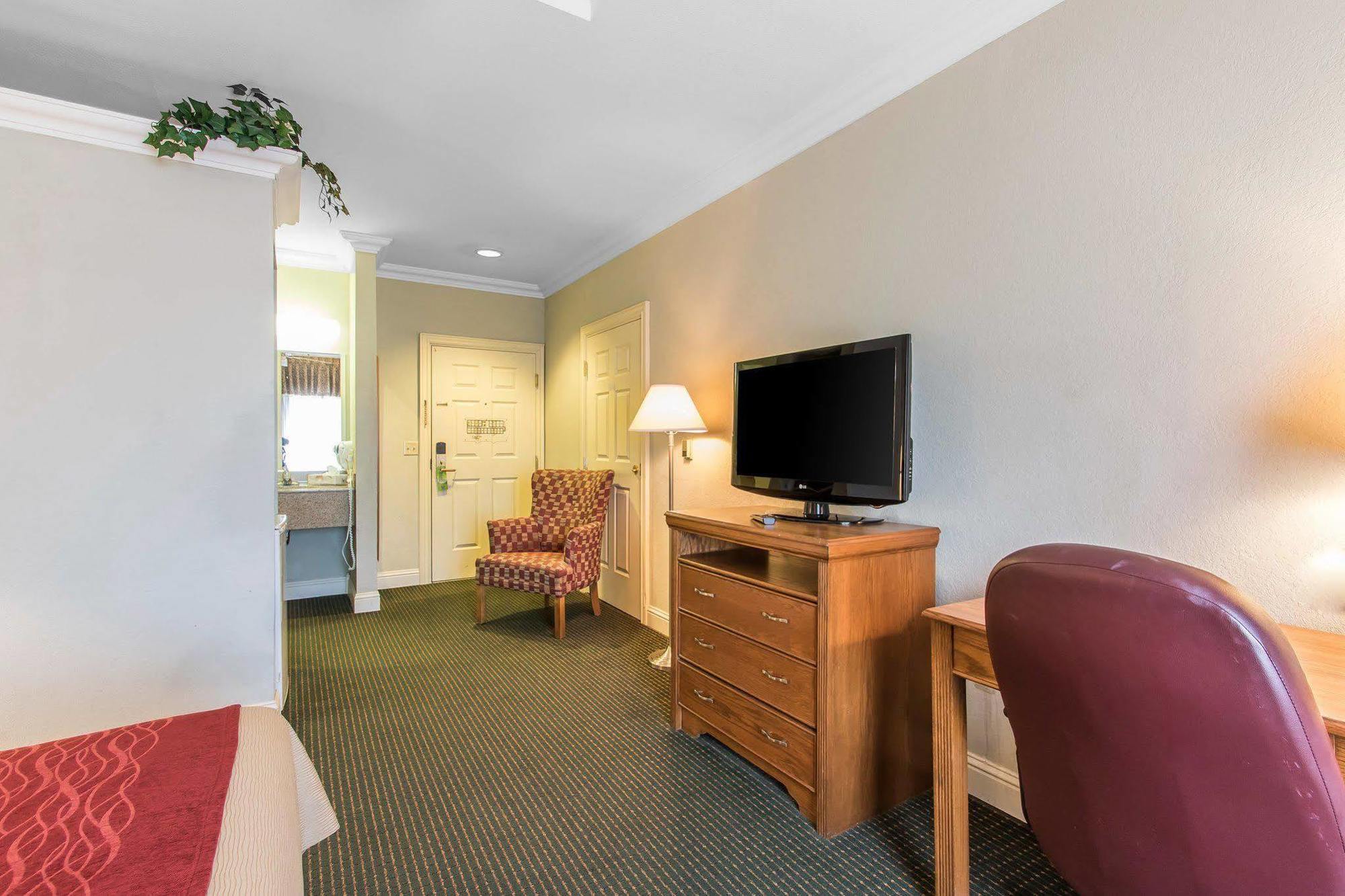Comfort At Northwest Expressway