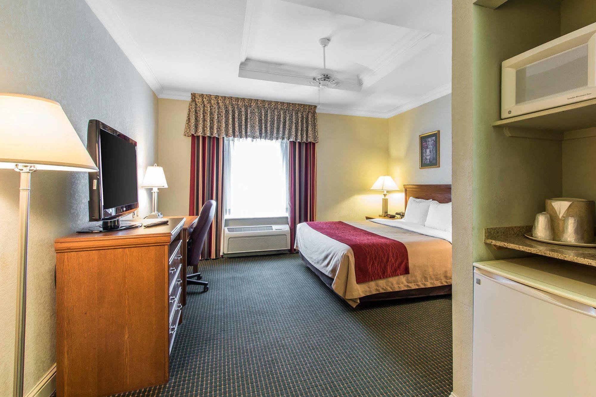 Comfort At Northwest Expressway Hotel