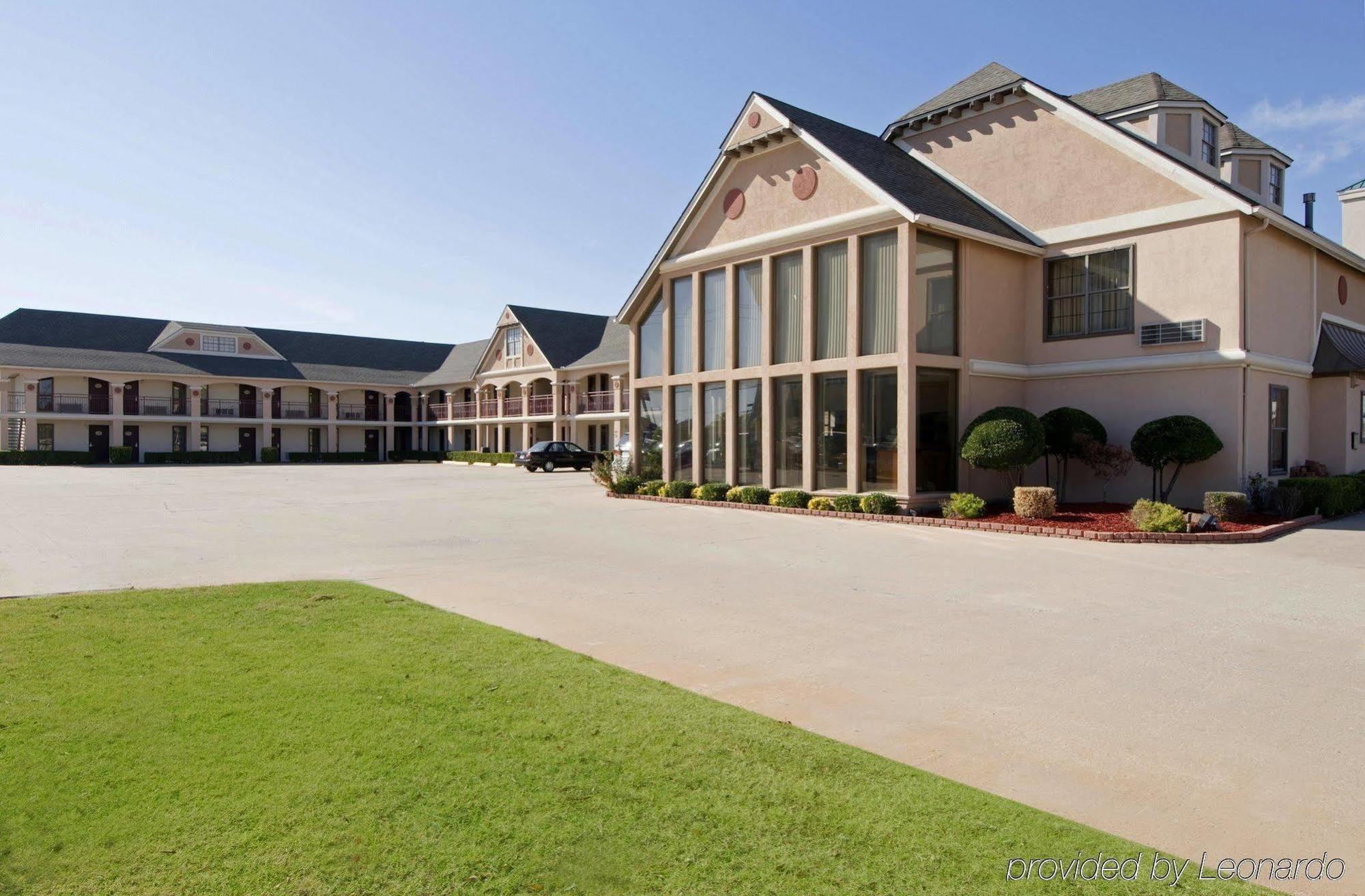 Hotel Econo & 3*