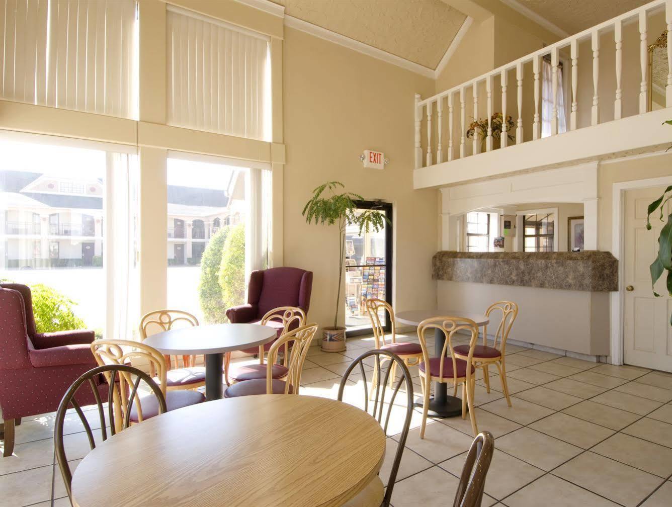 Hotel Econo & 3*