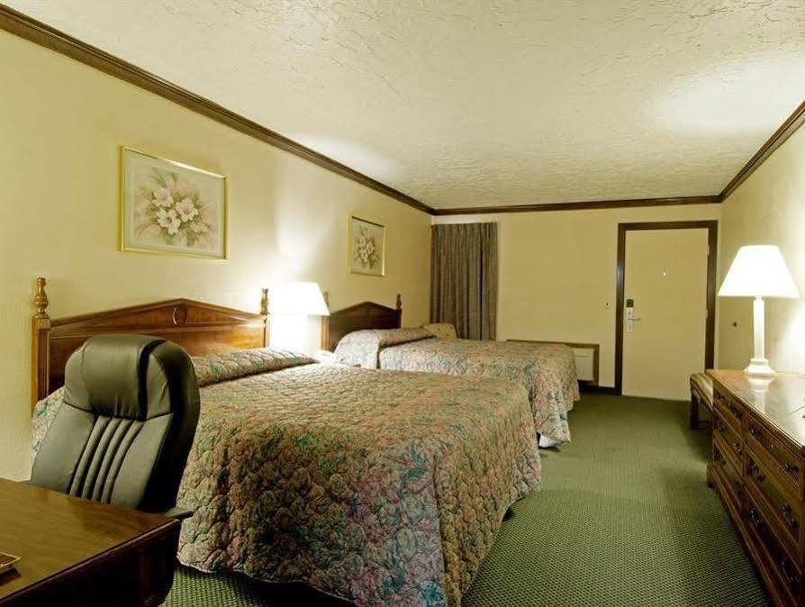 Hotel Econo & 3*