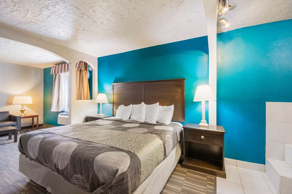 Hotel Econo & 3*