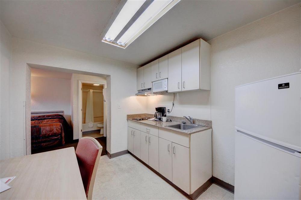 6 Midwest City, Ok - Hotel