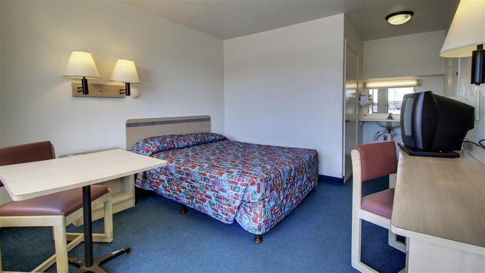 6 - Airport Hotel 2*