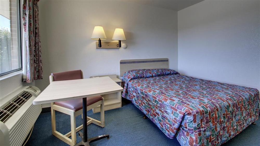 Hotel 6 - Airport