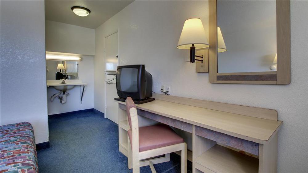 6 - Airport Hotel Oklahoma City