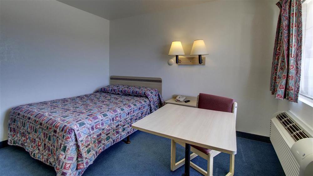 Hotel 6 - Airport Oklahoma City