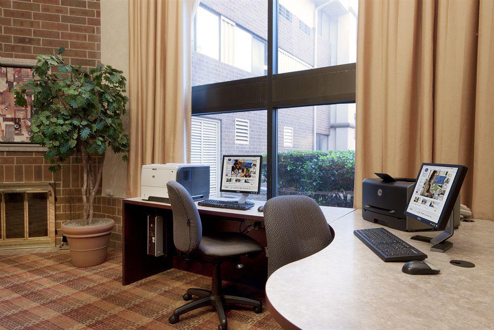 Clarion Pointe Okc Airport Oklahoma City