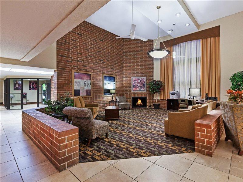 Hotel Clarion Pointe Okc Airport