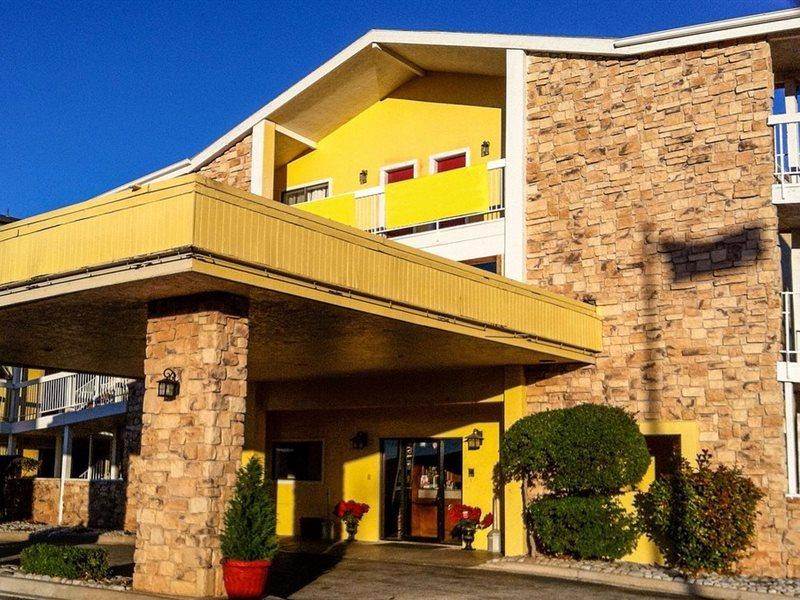 Inn Oaktree And 2*