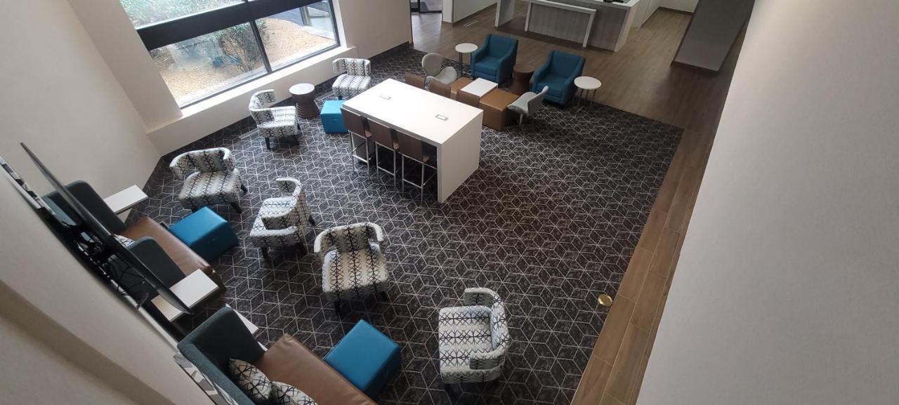 Hotel Clarion Pointe Okc Airport 2*