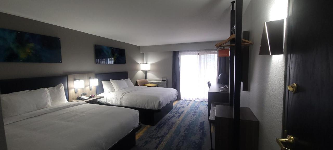 Clarion Pointe Okc Airport Hotel