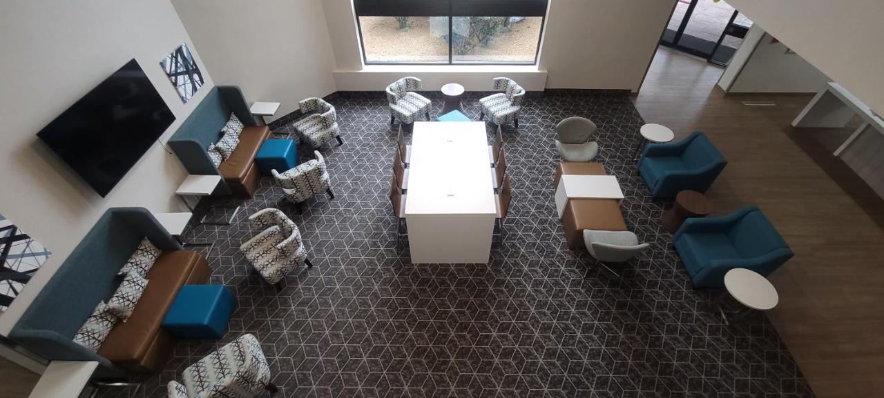 Clarion Pointe Okc Airport Hotel 2*