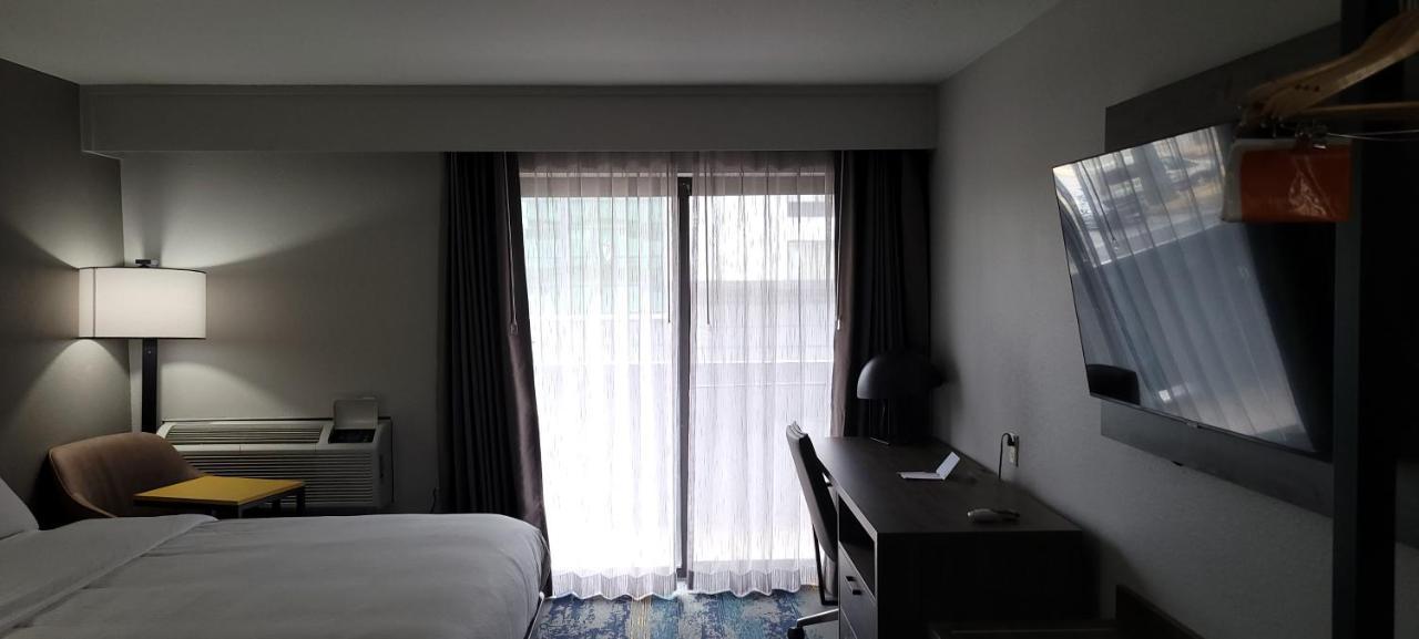 Hotel Clarion Pointe Okc Airport 2*
