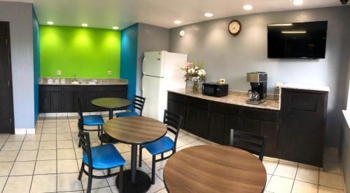 Surestay By Western West Hotel Oklahoma City