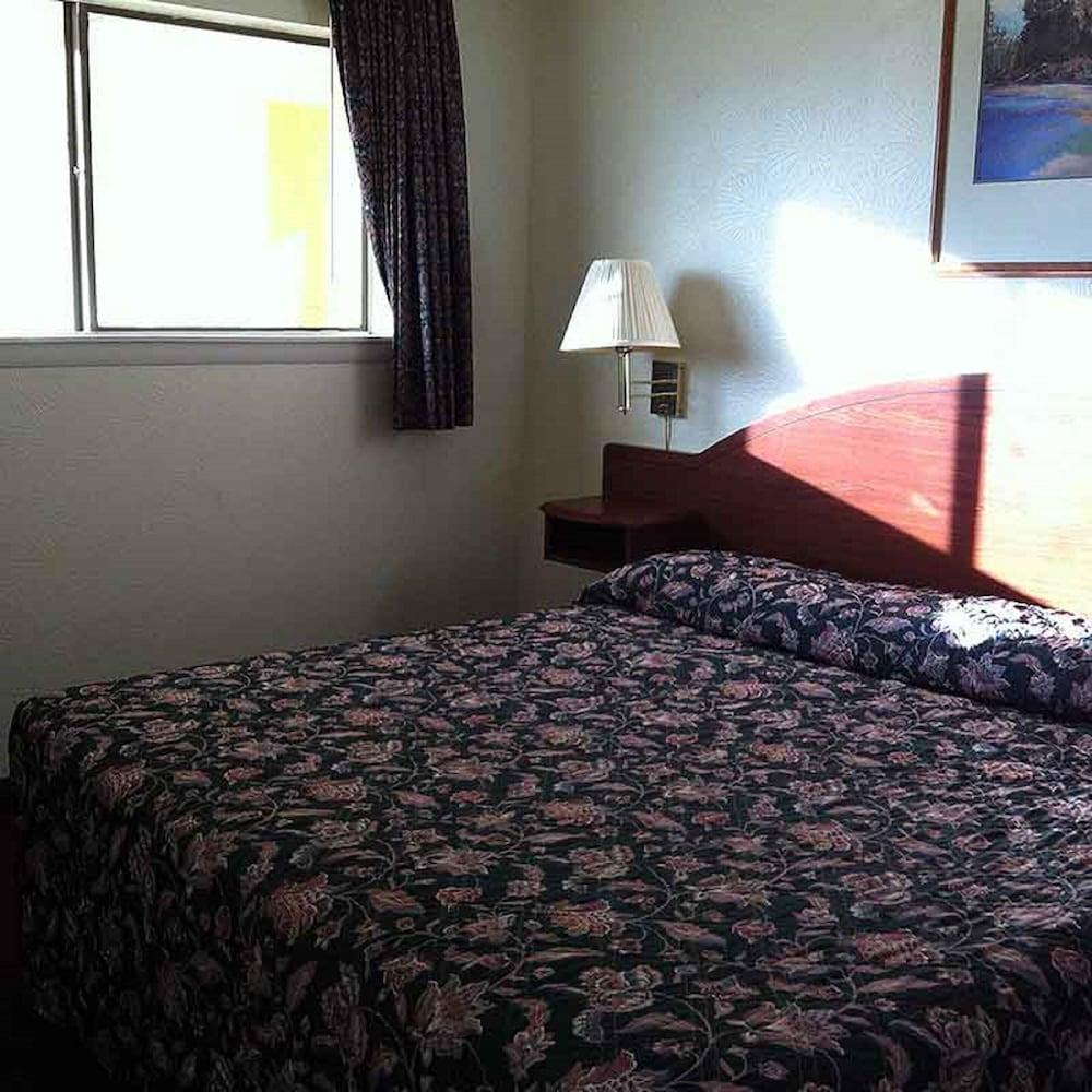 Oaktree And Inn 2*
