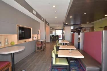 Express & Mid - Arpt Area By Ihg 3*
