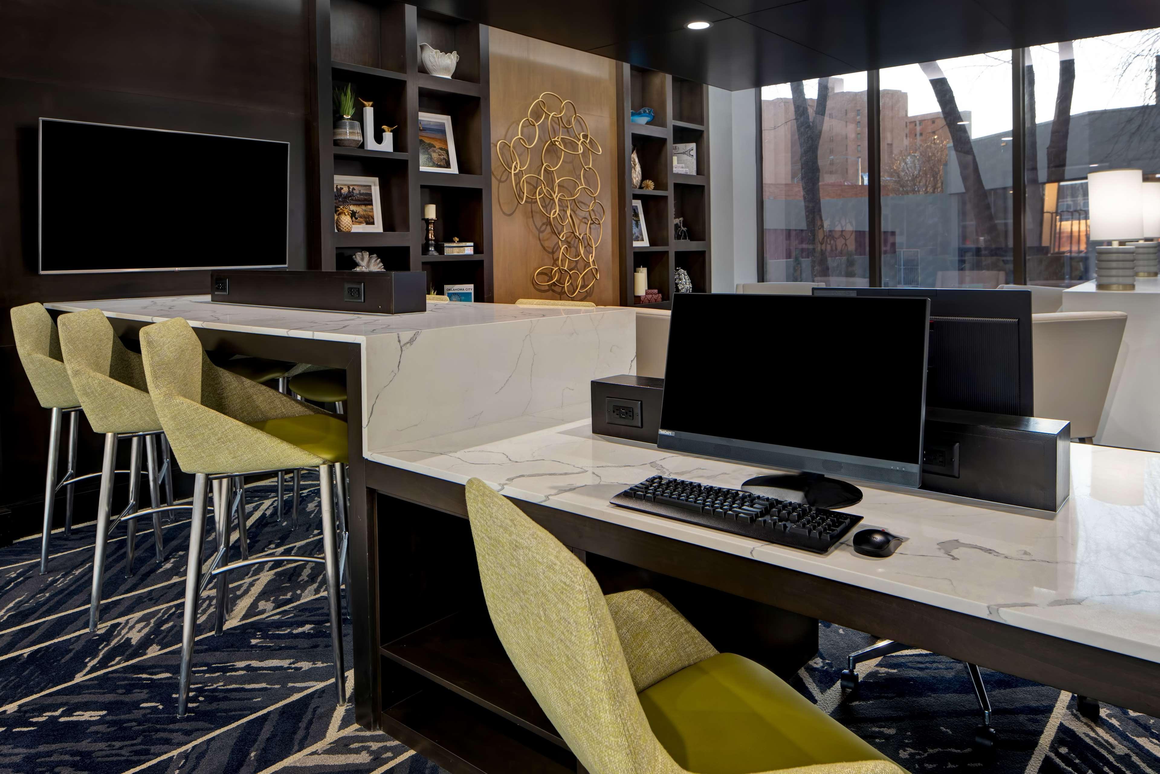 Hotel Embassy By Hilton Northwest 4*