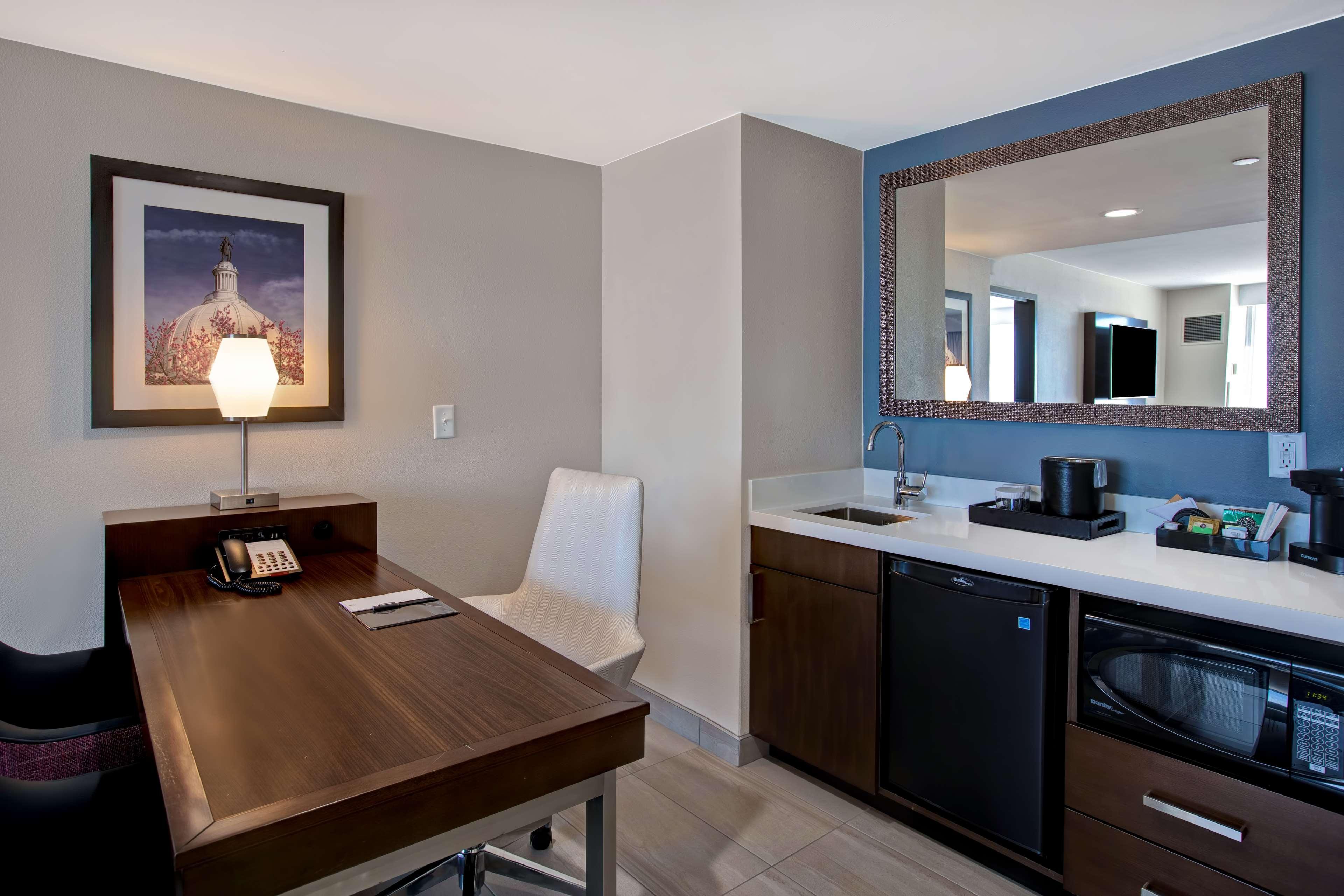 Hotel Embassy By Hilton Northwest 4*
