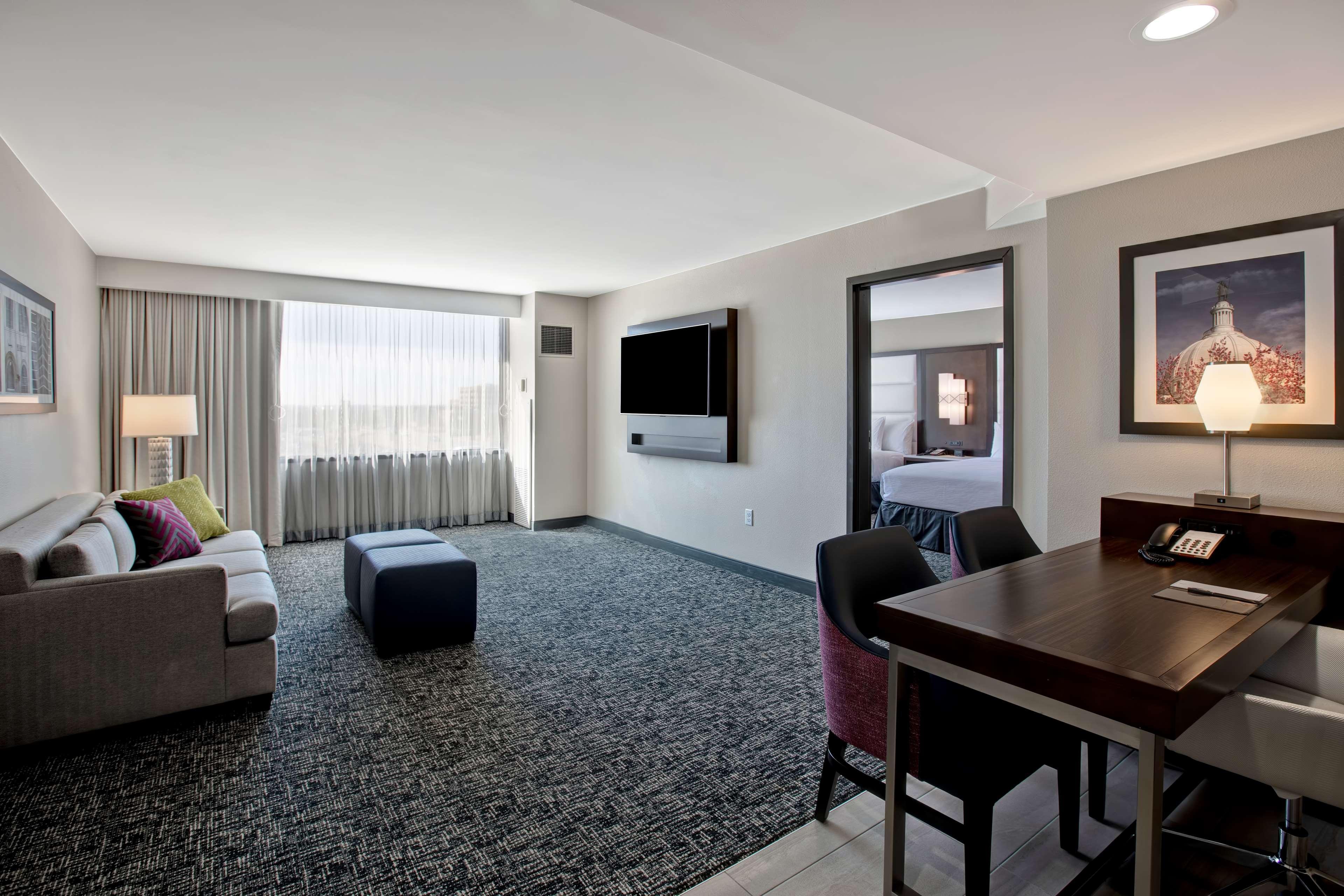 Hotel Embassy By Hilton Northwest 4*