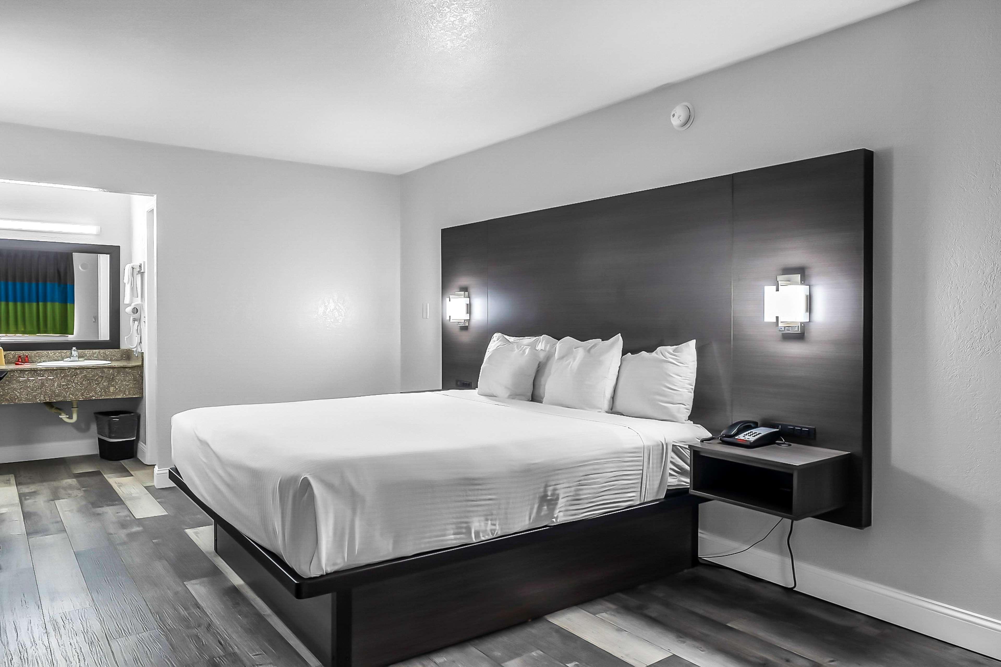 Surestay By Western West Hotel