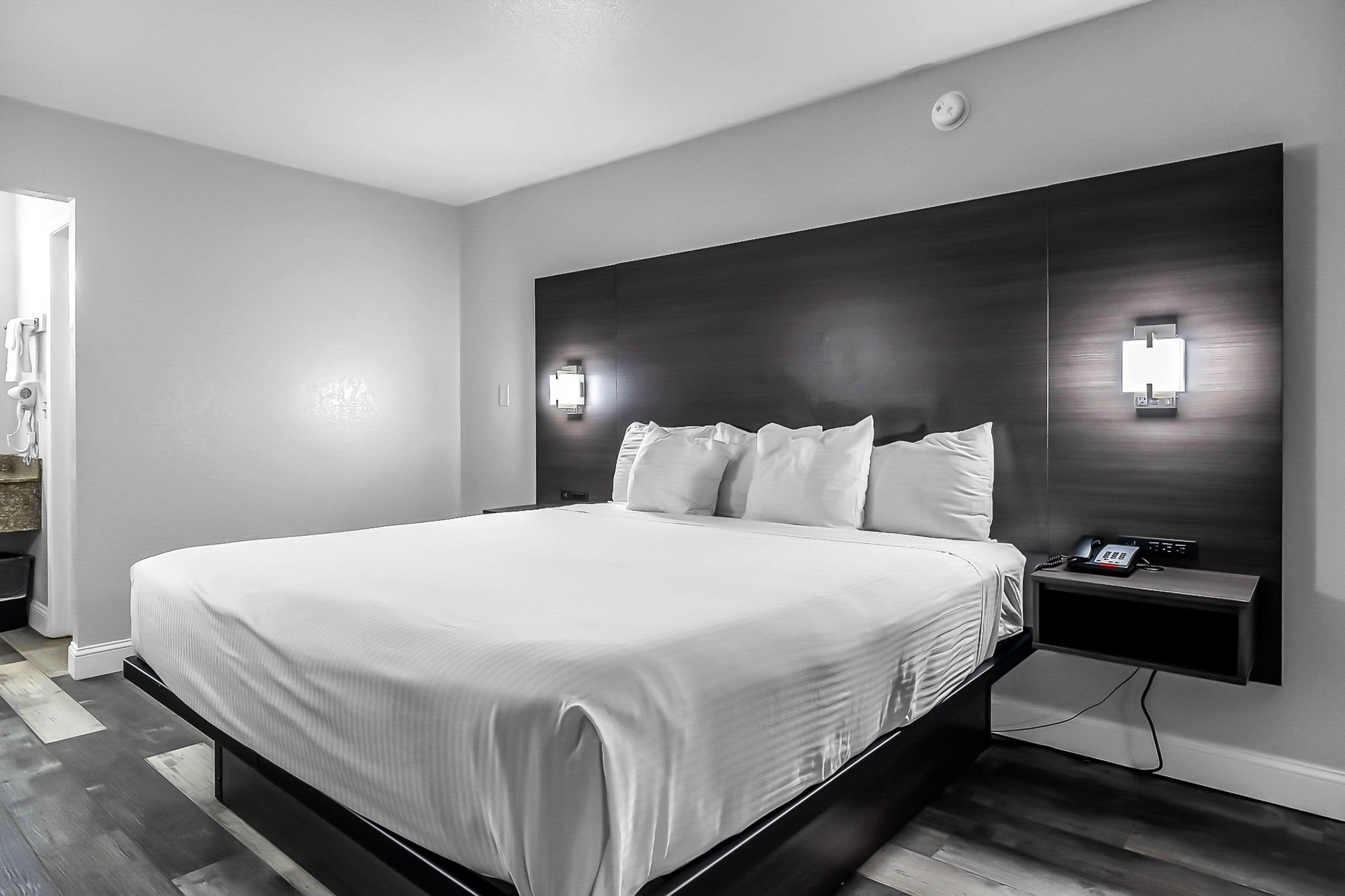 Hotel Surestay By Western West Oklahoma City