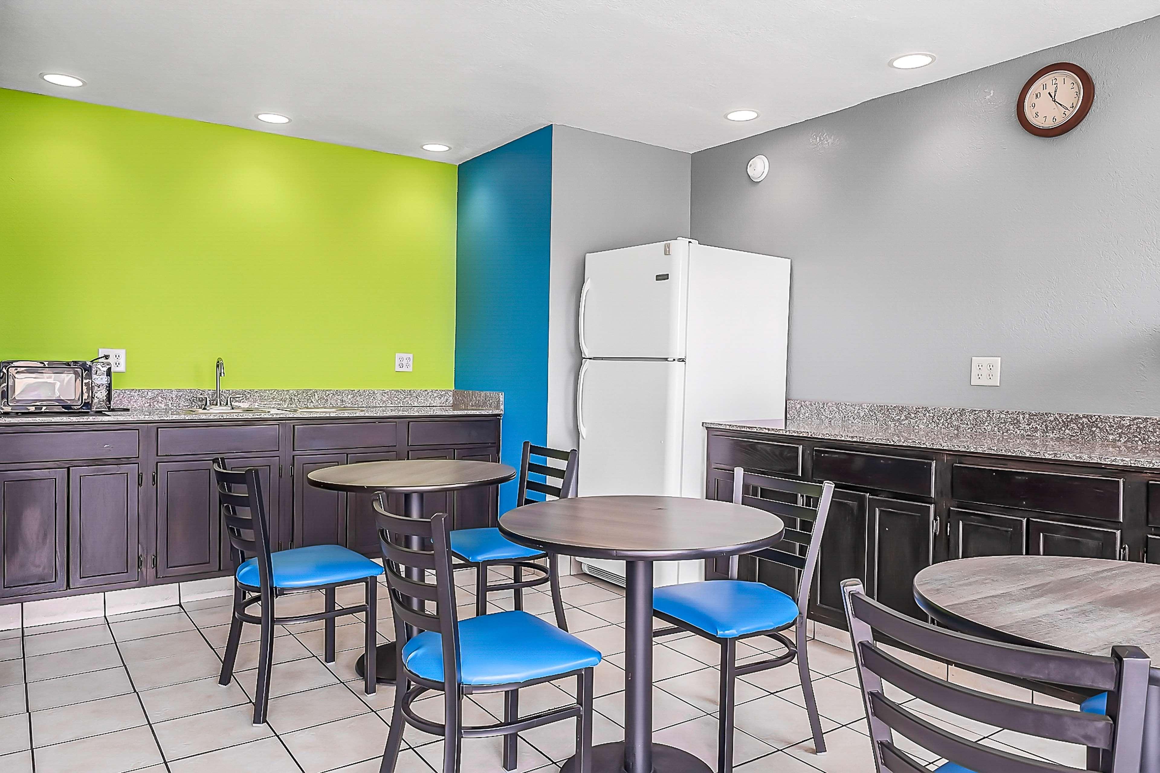 Surestay By Western West Hotel Oklahoma City