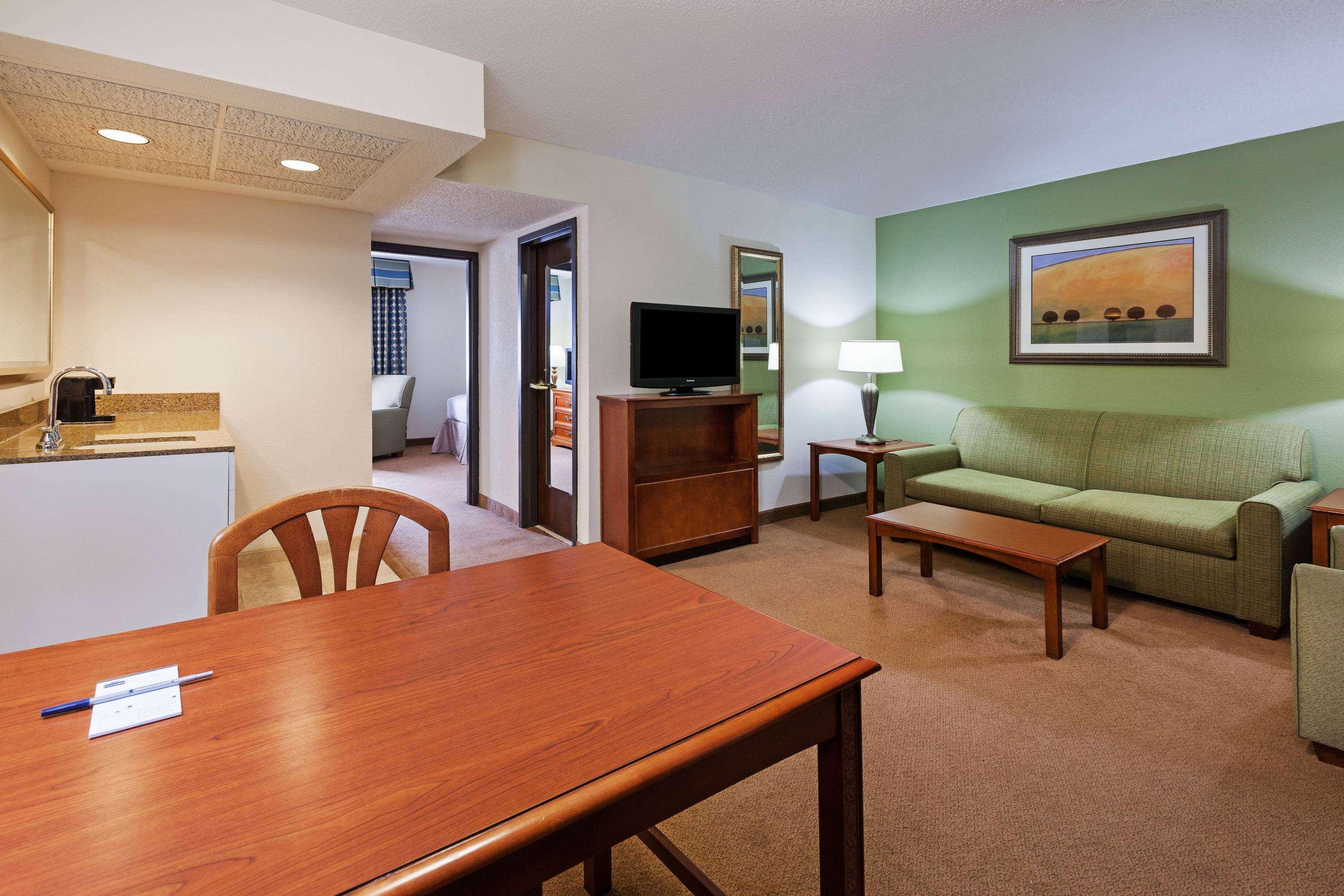 Hotel Clarion Pointe Okc Airport Oklahoma City