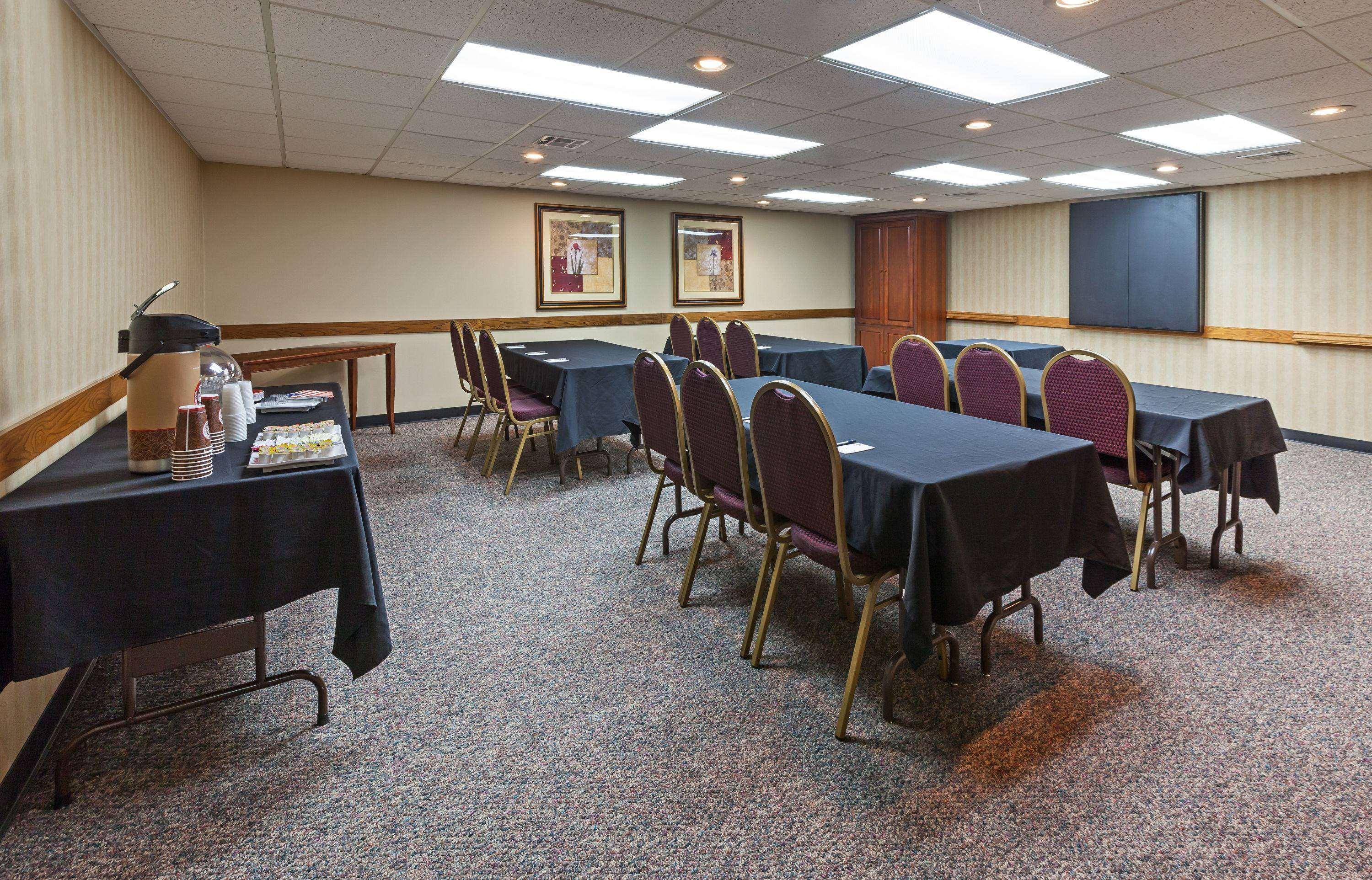 Hotel Clarion Pointe Okc Airport Oklahoma City