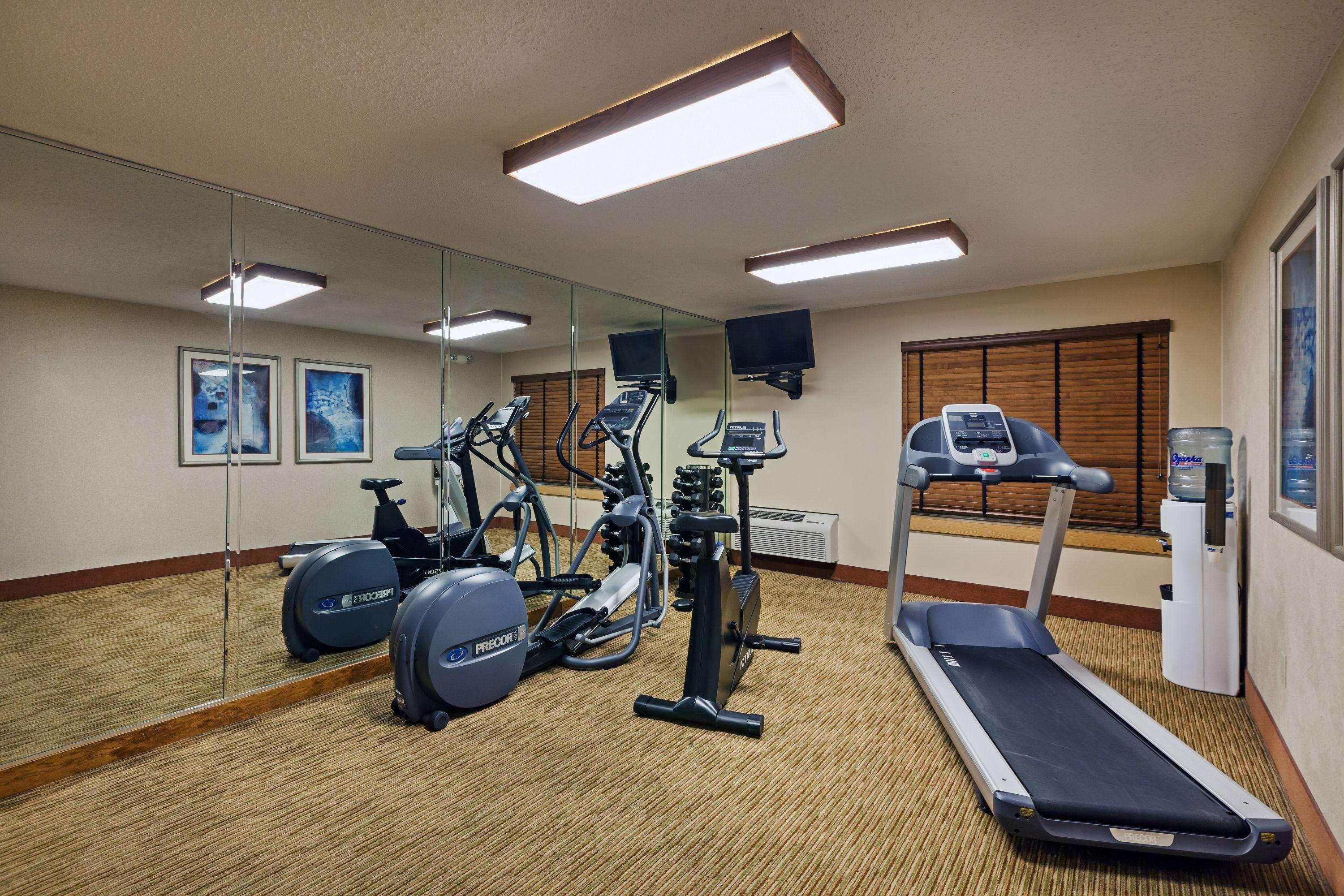 Hotel Clarion Pointe Okc Airport 2*