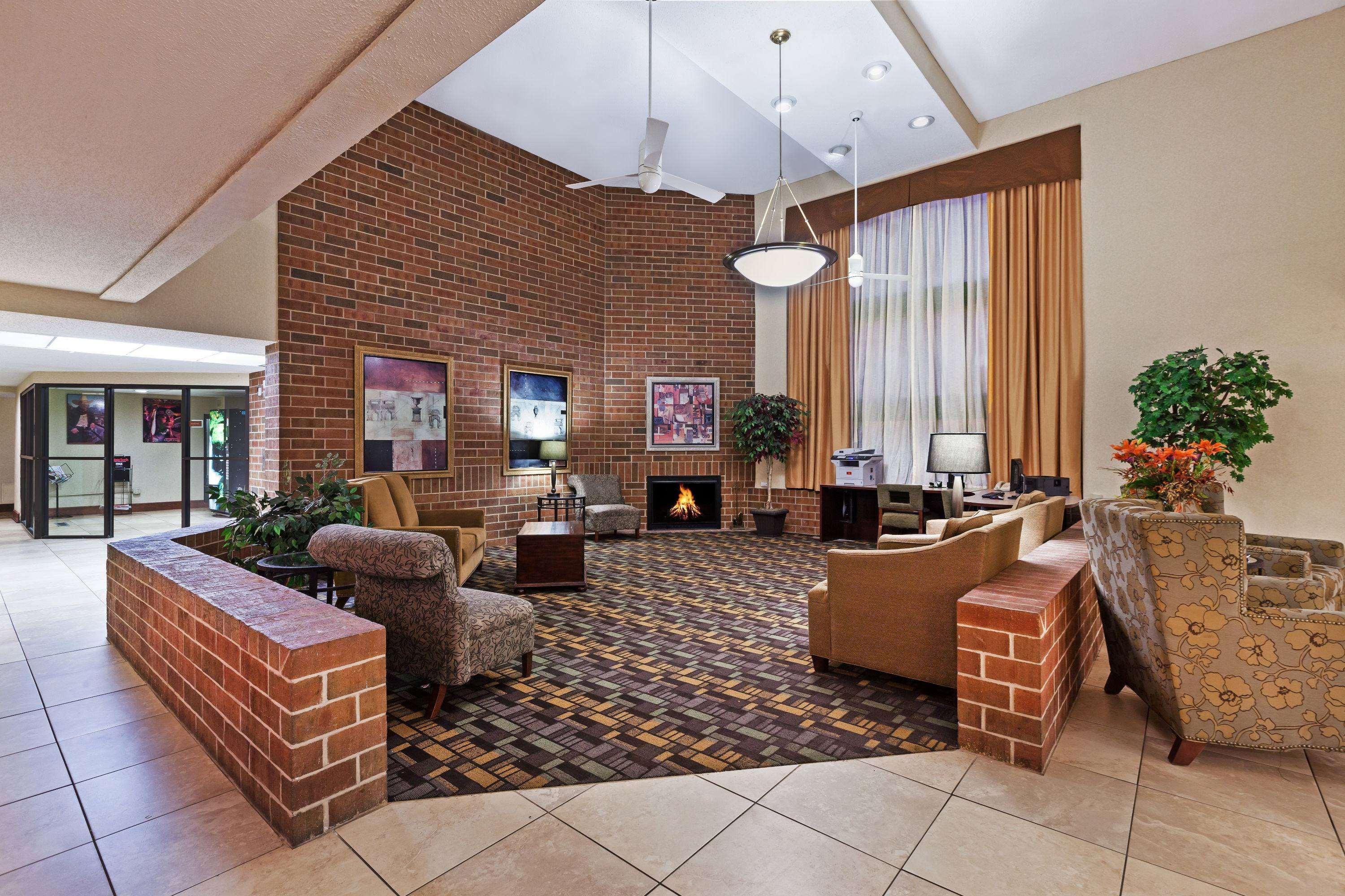 Clarion Pointe Okc Airport