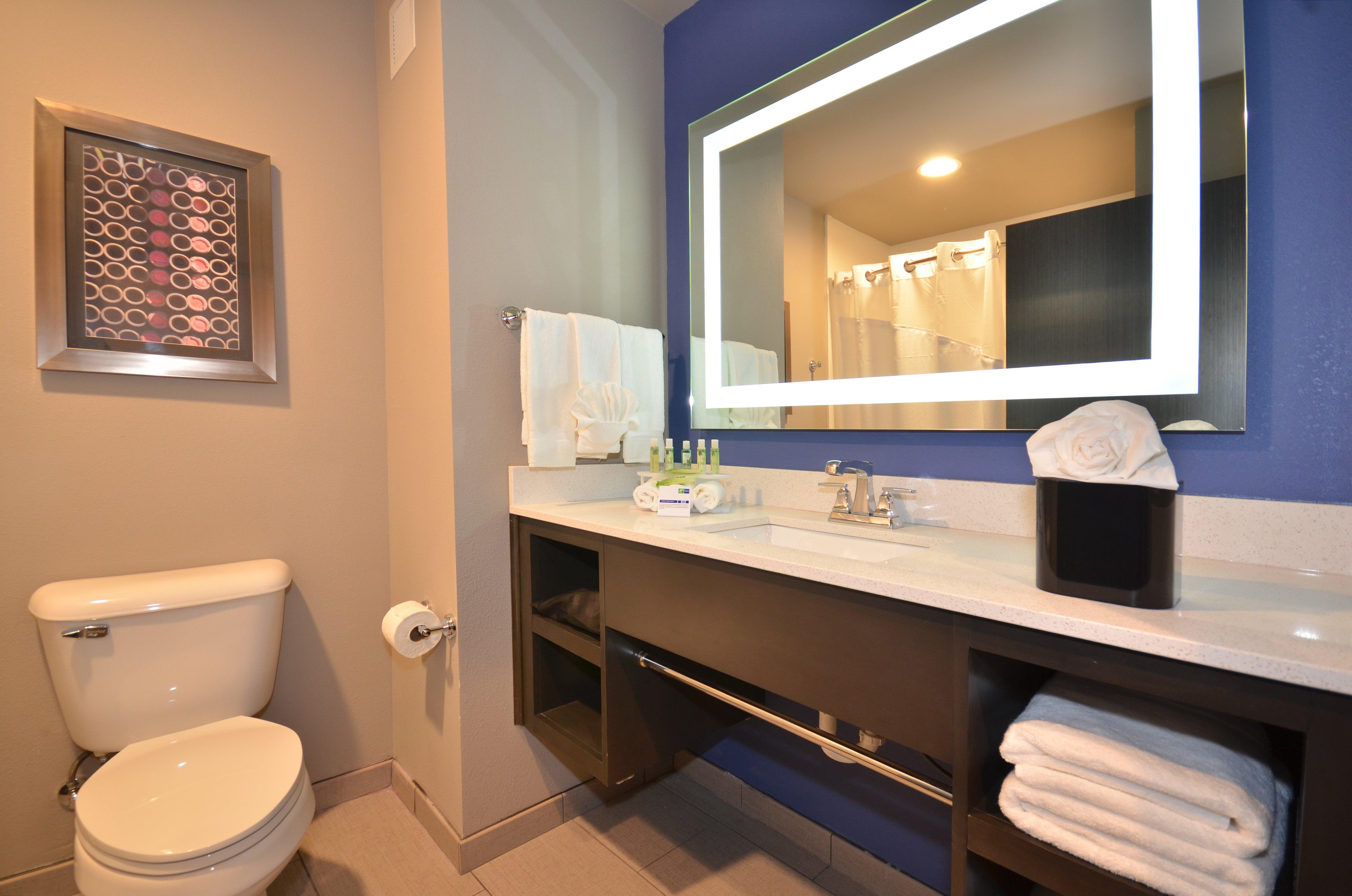 Express & Mid - Arpt Area By Ihg Hotel 3*