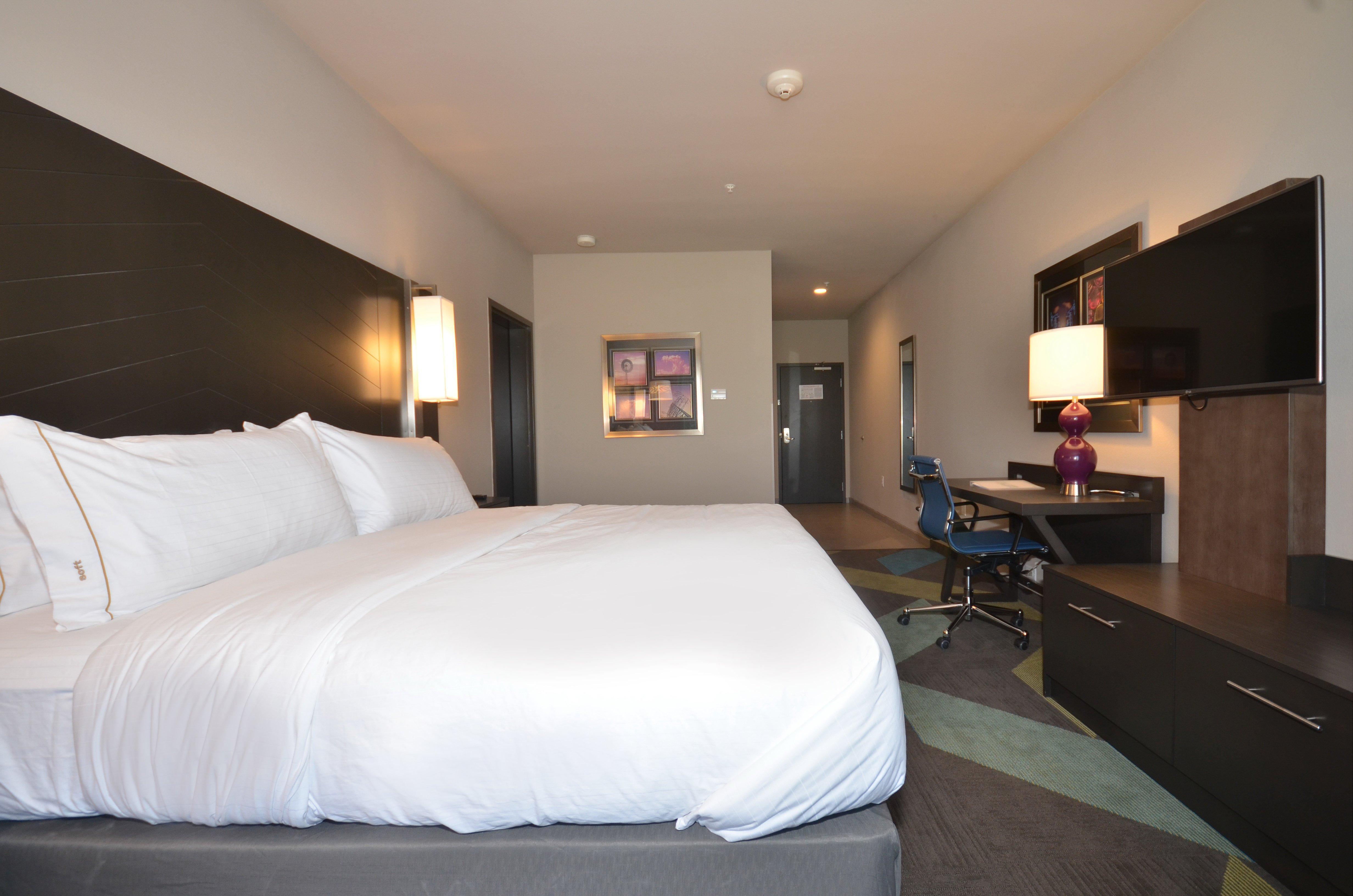 Express & Mid - Arpt Area By Ihg Hotel 3*