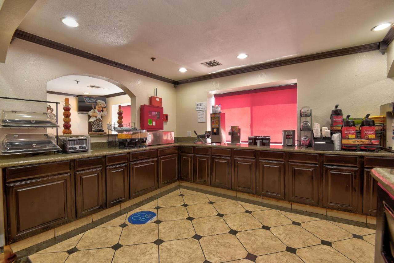 Ramada By Wyndham Airport North 2*