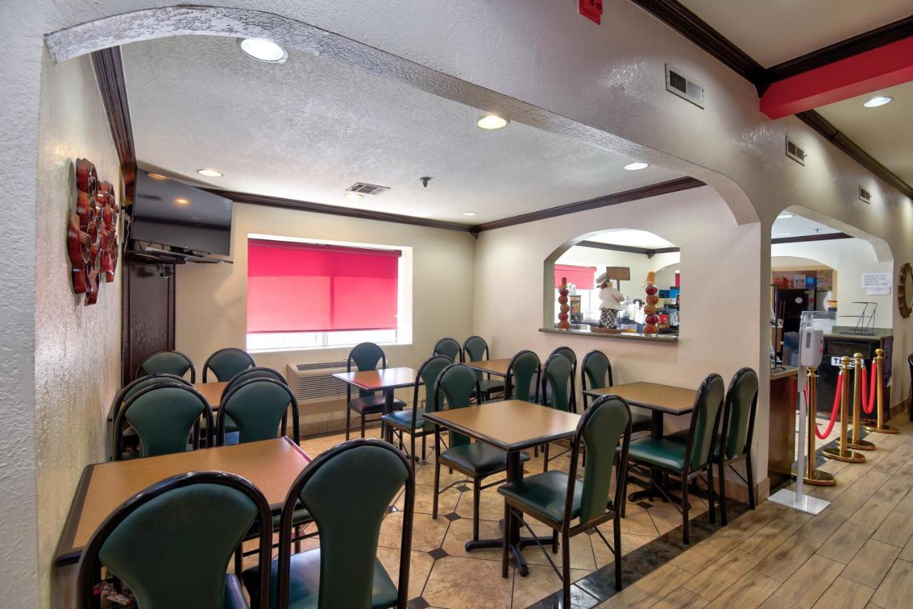 Ramada By Wyndham Airport North 2*