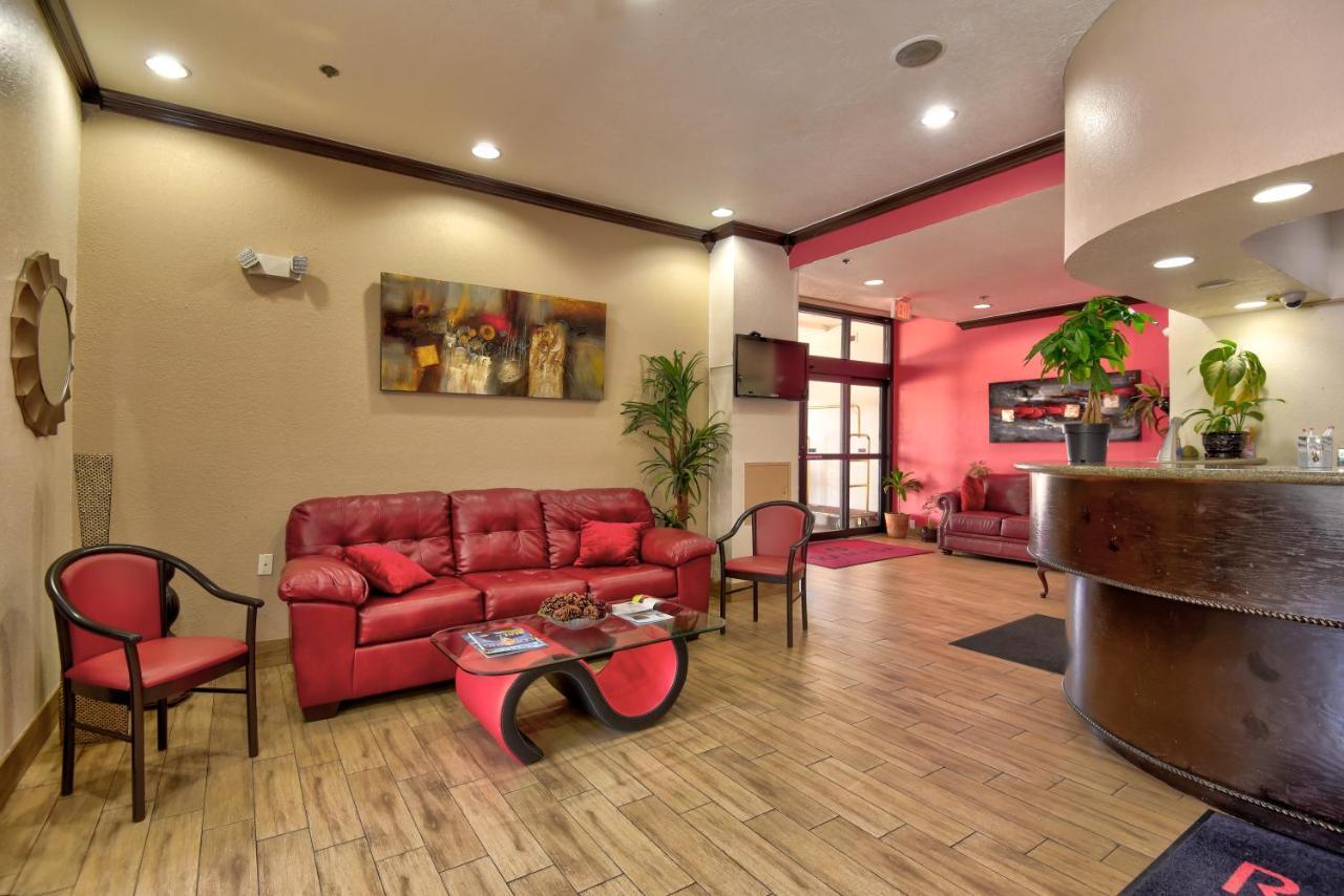 Ramada By Wyndham Airport North Hotel 2*