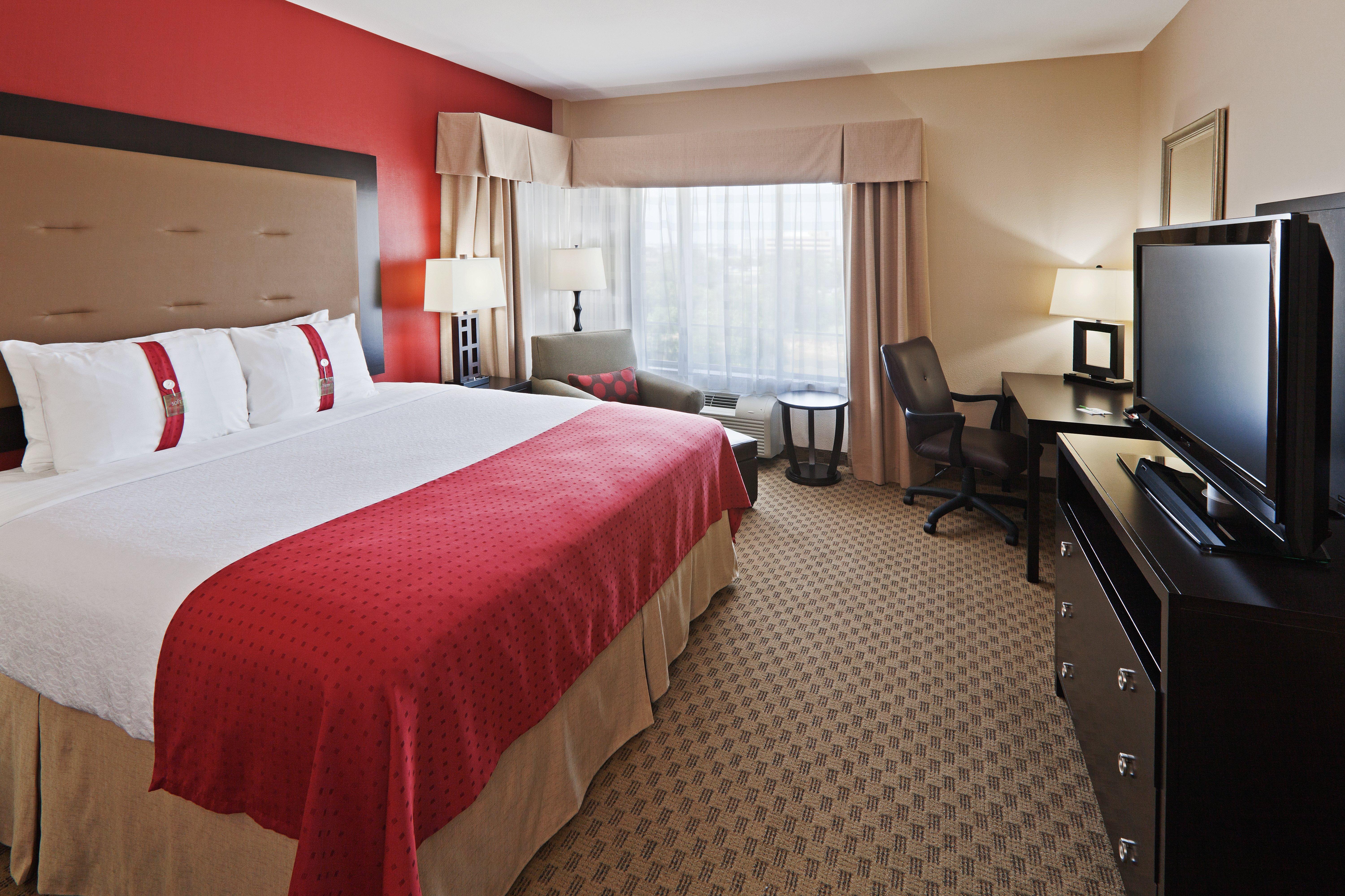 Holiday Airport By Ihg Hotel 3*