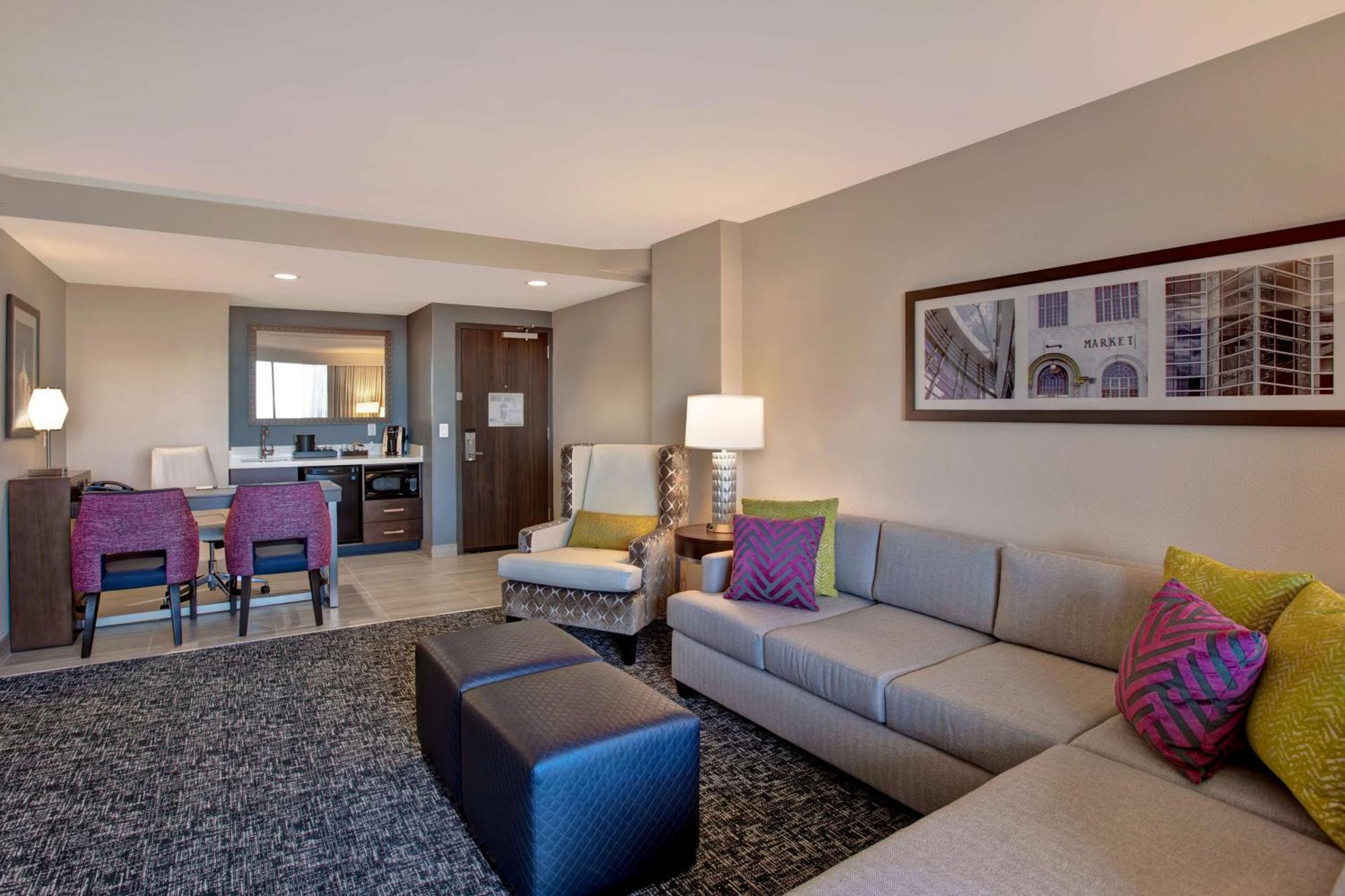 Hotel Embassy By Hilton Northwest Oklahoma City