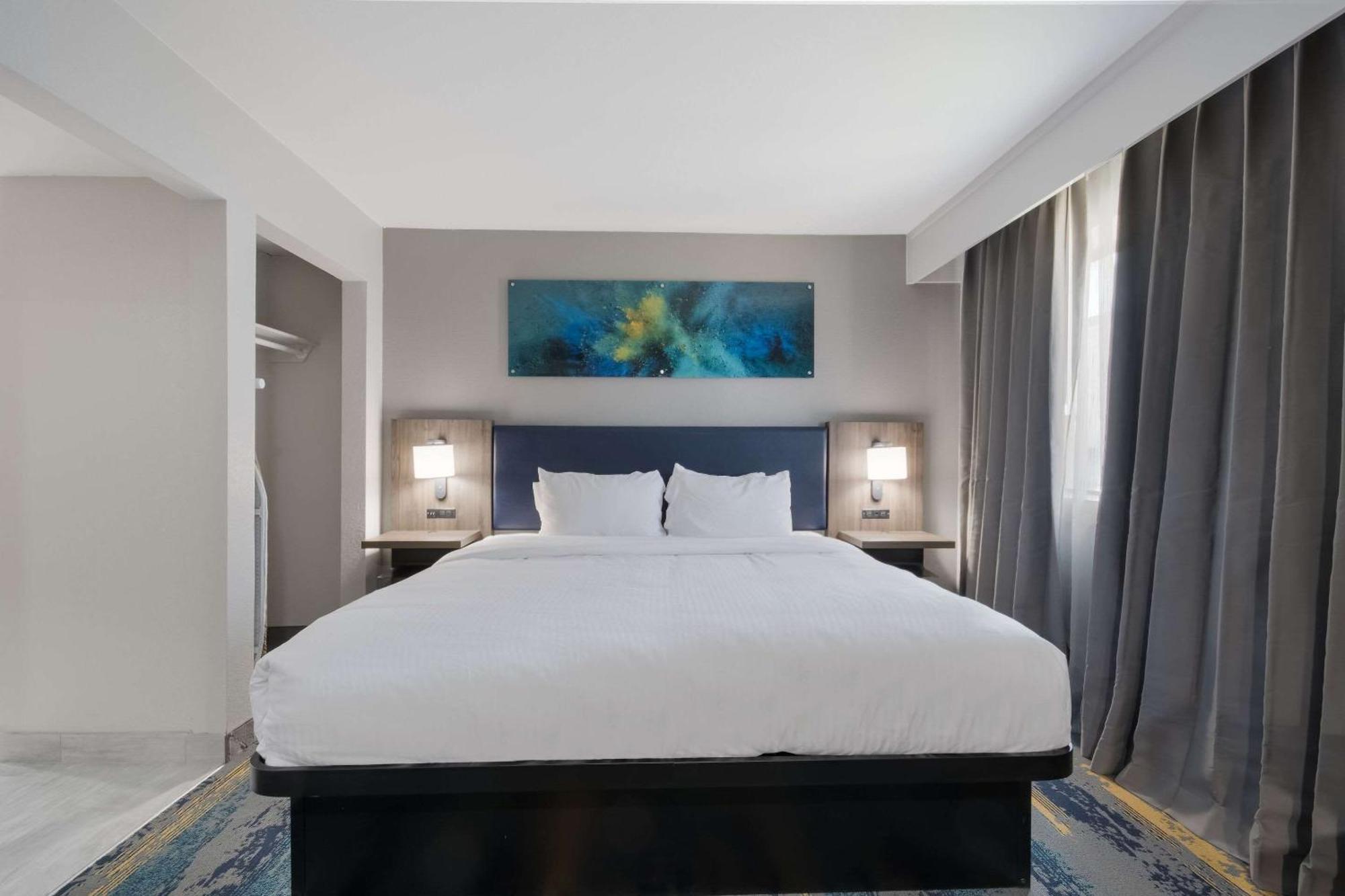Clarion Pointe Okc Airport Hotel