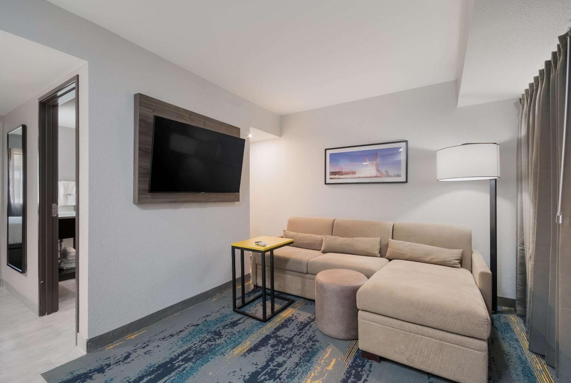 Clarion Pointe Okc Airport Hotel