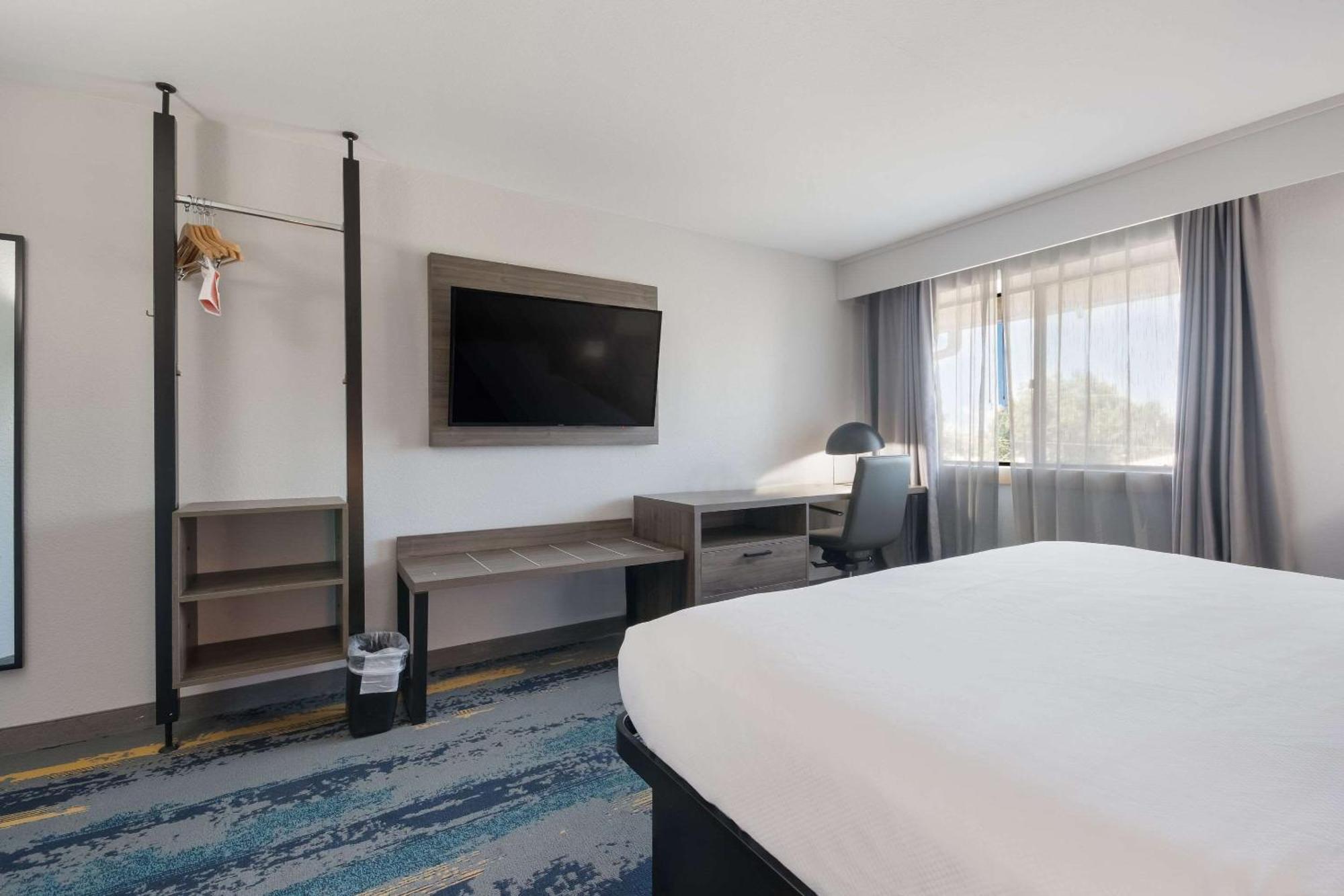 Hotel Clarion Pointe Okc Airport 2*