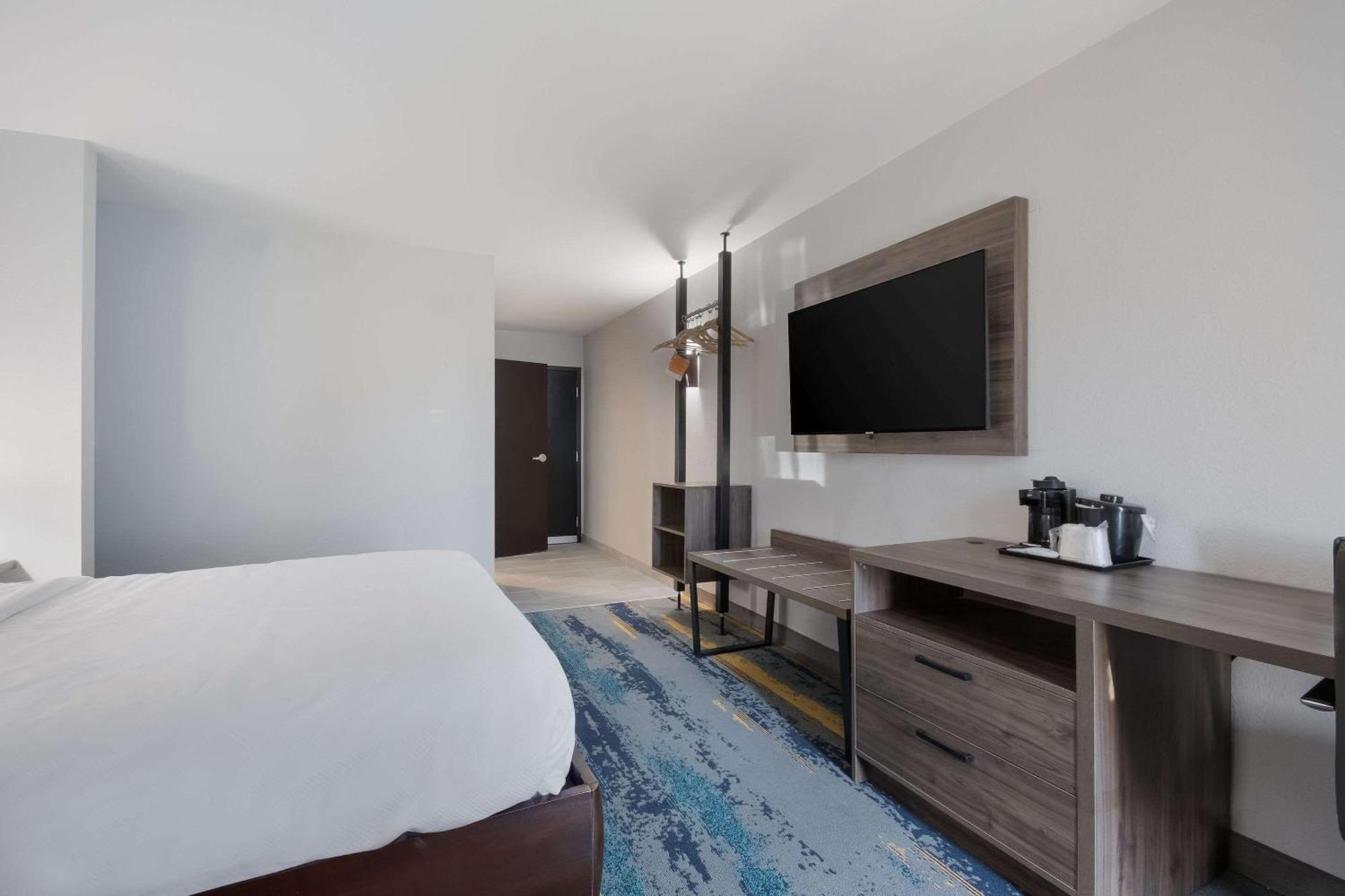 Clarion Pointe Okc Airport Hotel Oklahoma City