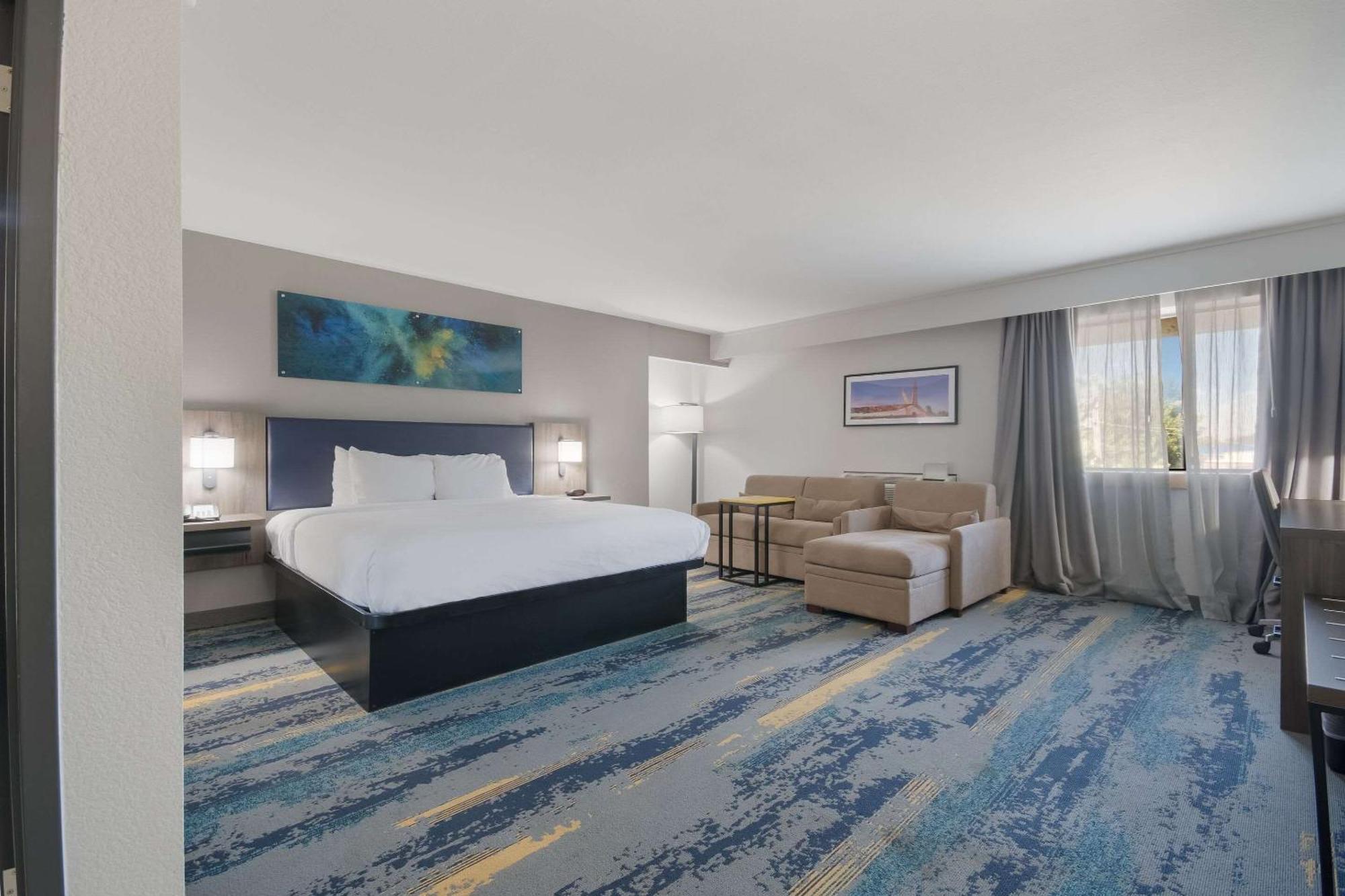 Clarion Pointe Okc Airport Hotel