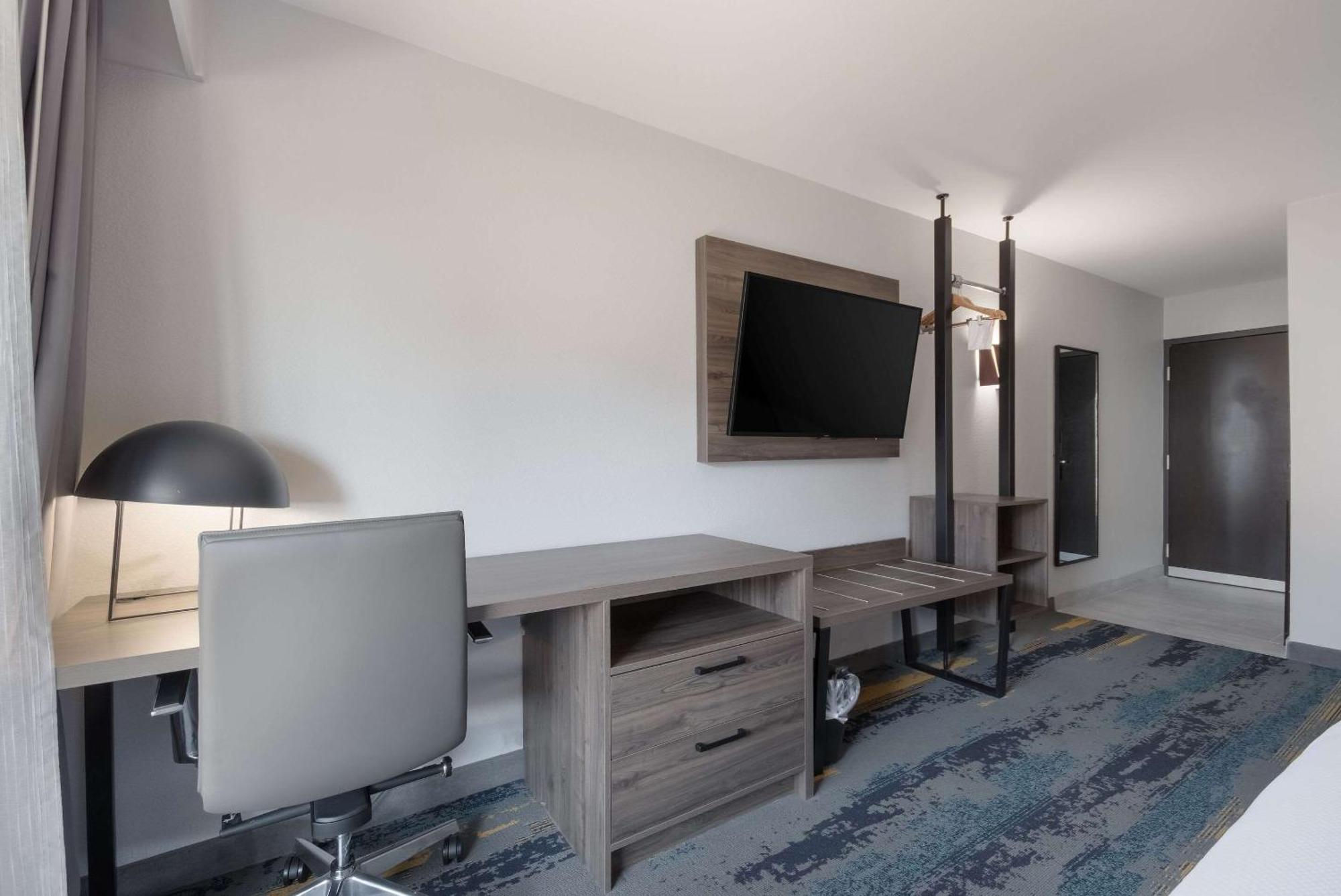 Hotel Clarion Pointe Okc Airport
