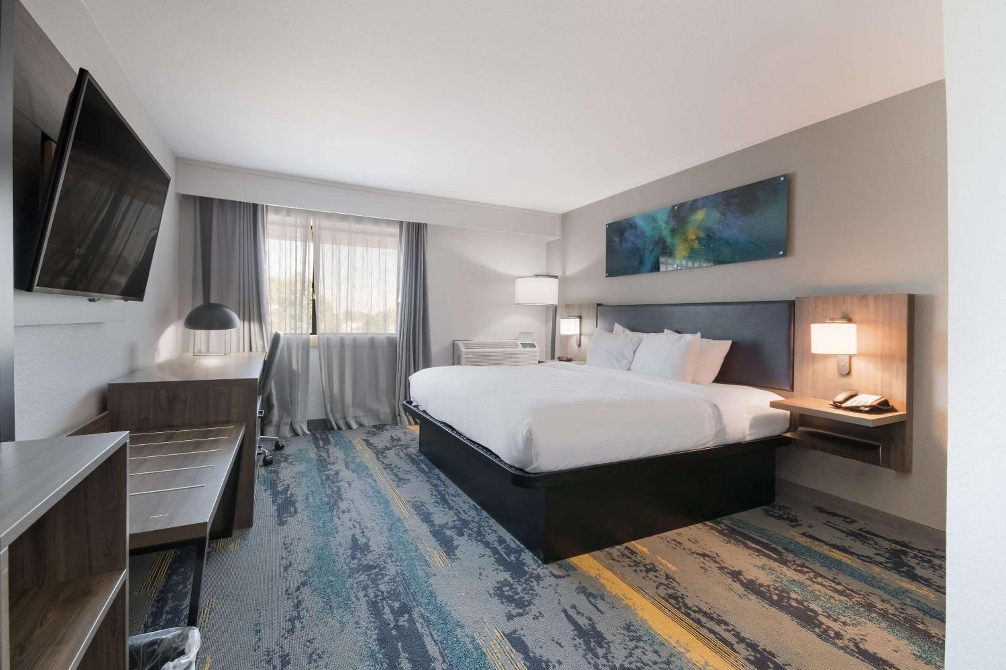 Clarion Pointe Okc Airport Hotel Oklahoma City